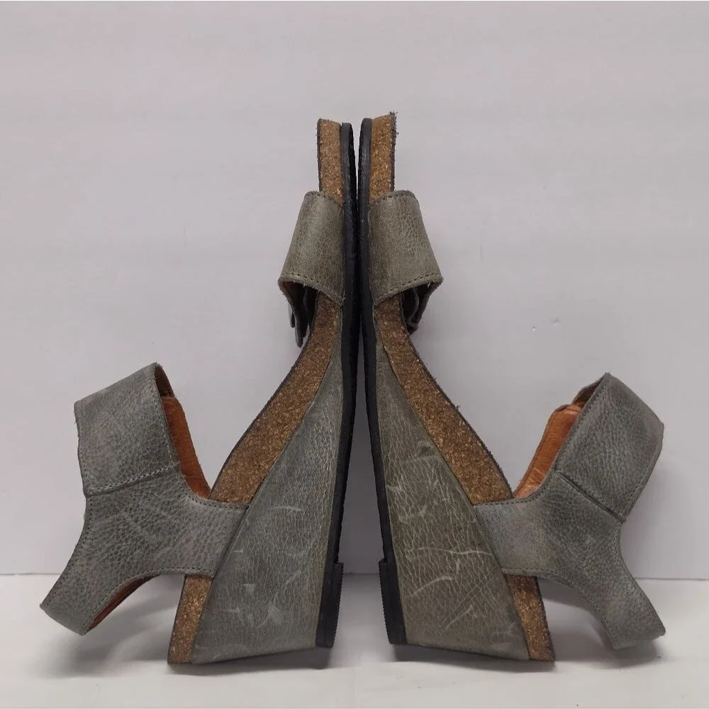 Taos Footwear Carousel 2 Sandals In Graphite Gray Leather Adjustable Straps US 7
